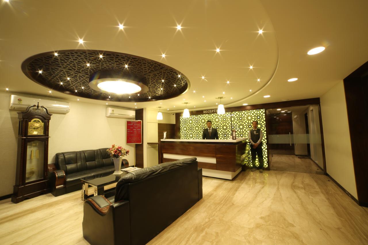 Hotel Grand Pragati Surat Eksteriør bilde