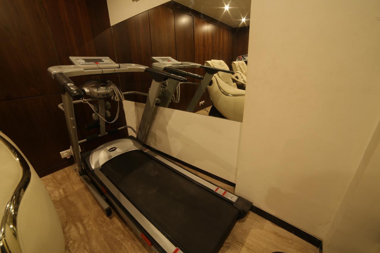 Hotel Grand Pragati Surat Eksteriør bilde