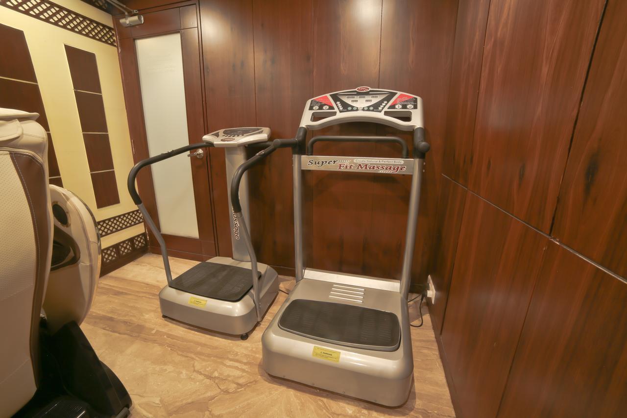 Hotel Grand Pragati Surat Eksteriør bilde