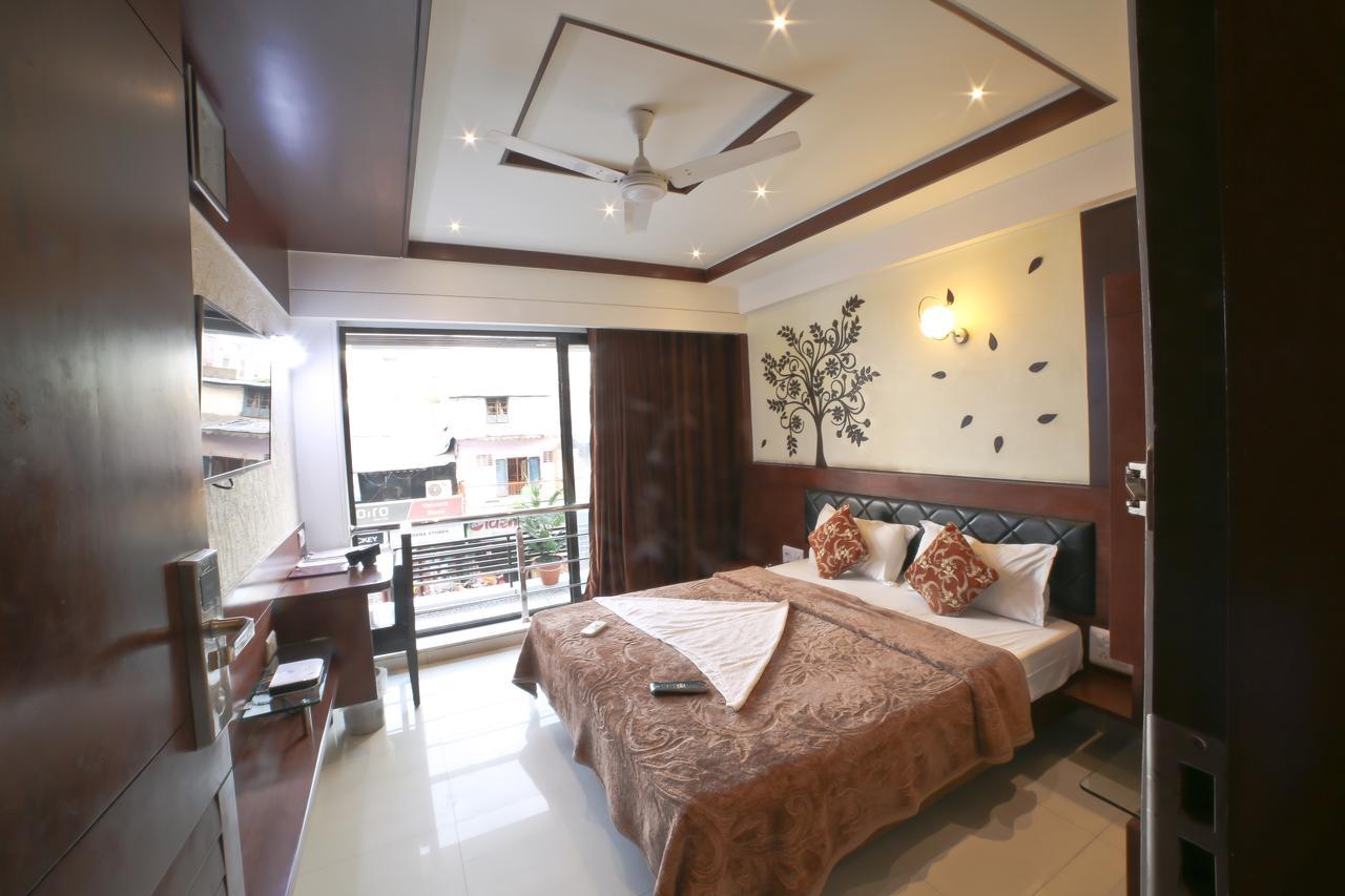 Hotel Grand Pragati Surat Eksteriør bilde