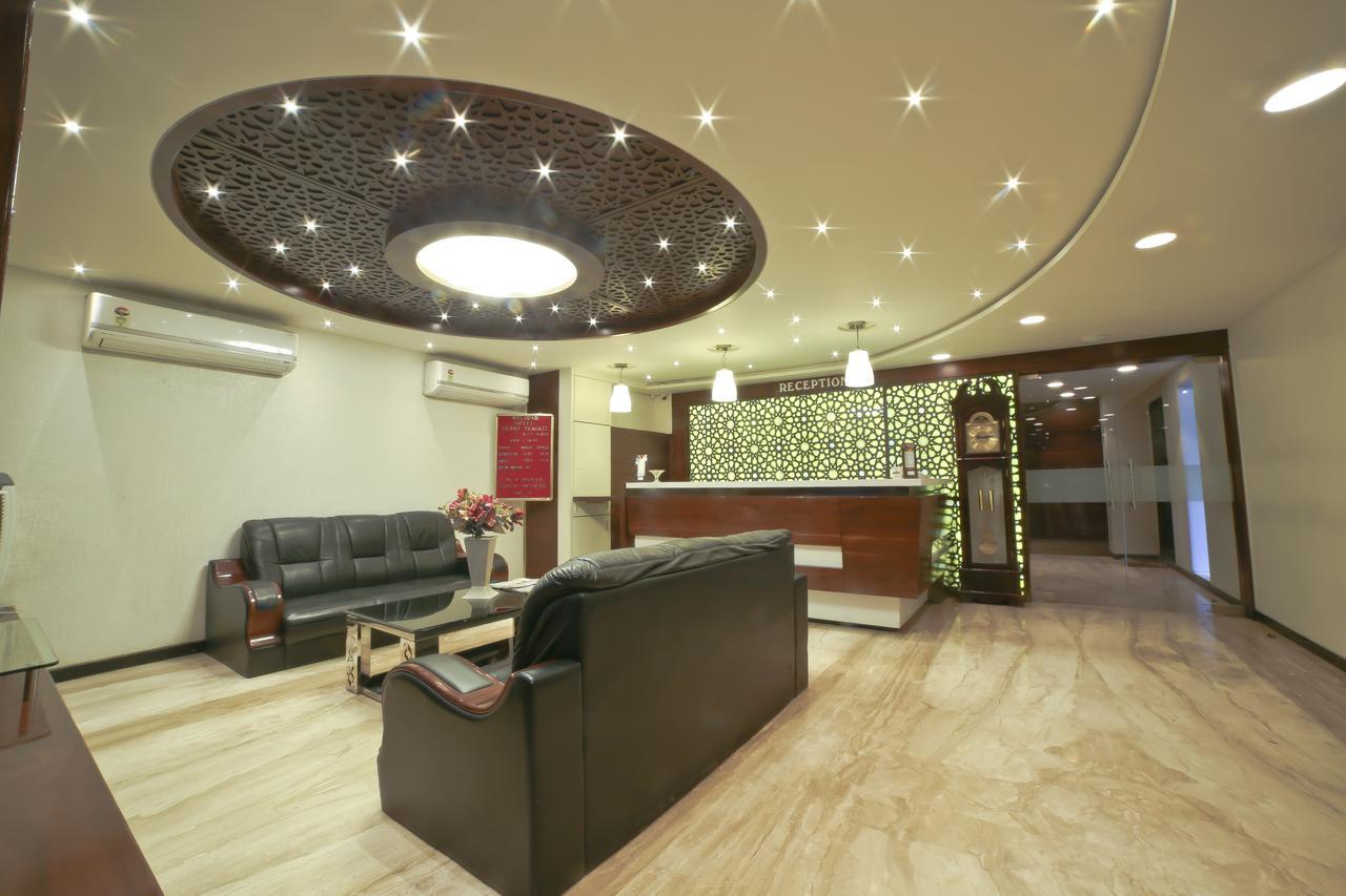 Hotel Grand Pragati Surat Eksteriør bilde