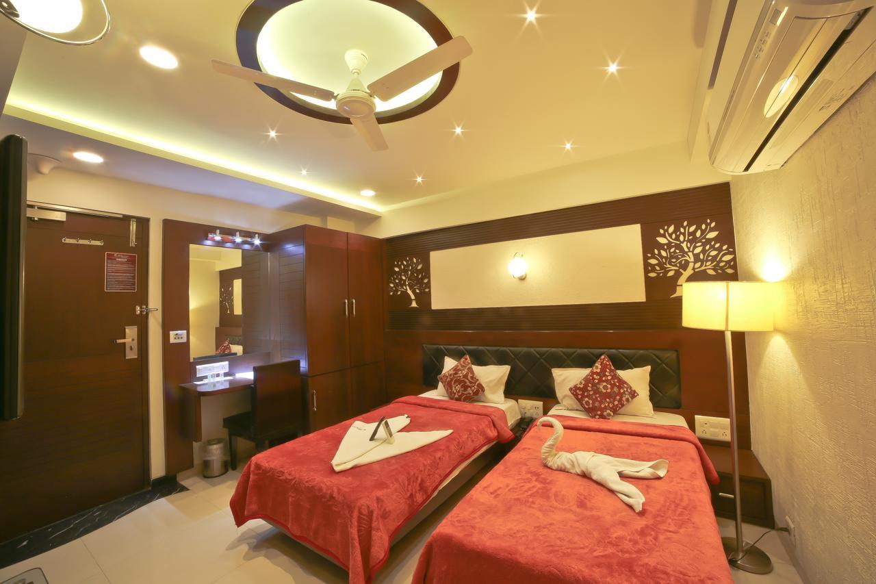 Hotel Grand Pragati Surat Eksteriør bilde
