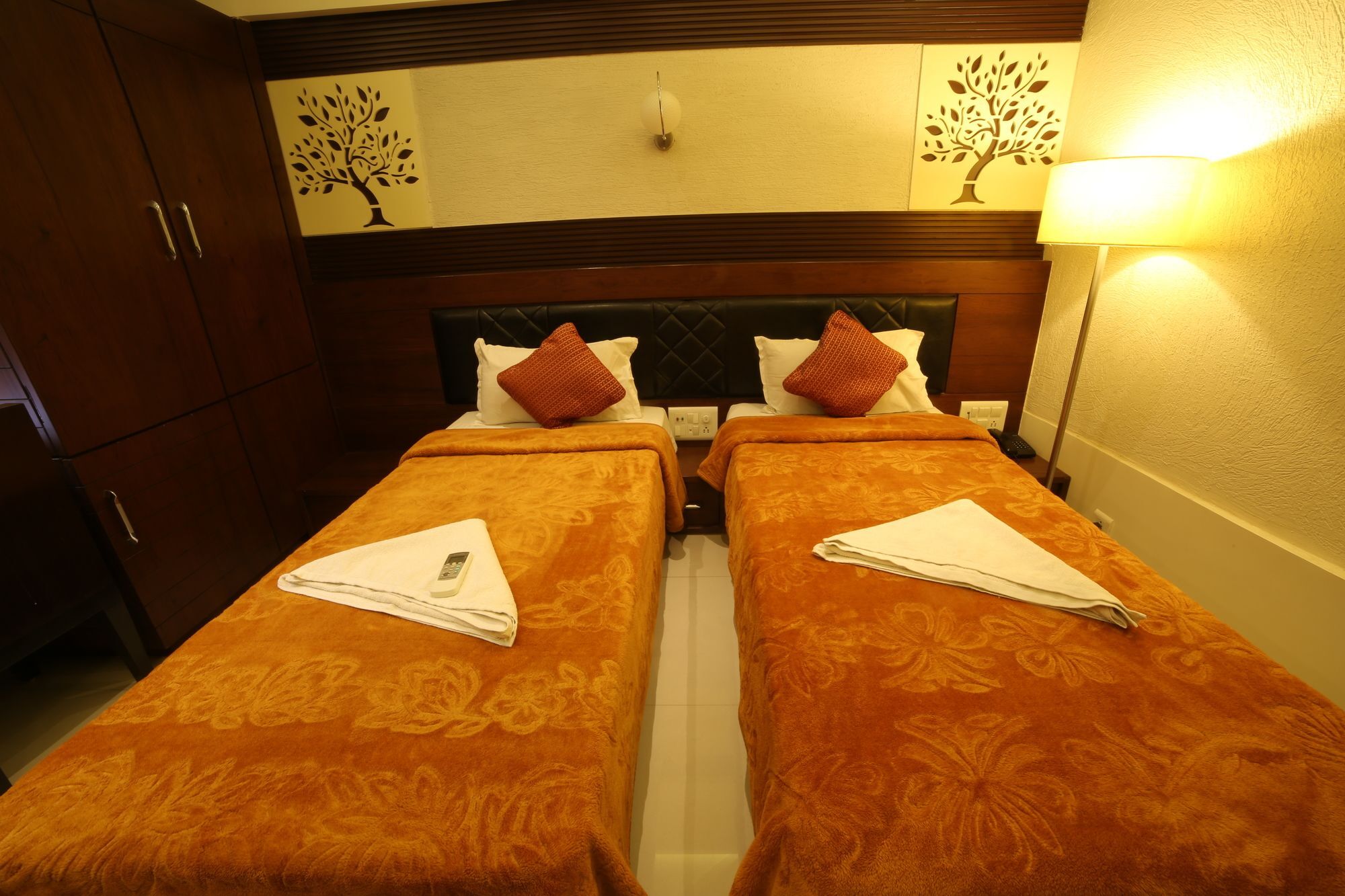 Hotel Grand Pragati Surat Eksteriør bilde